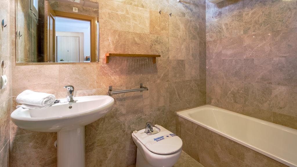 Apartamentos Habitat Zona Media 모나칠 외부 사진